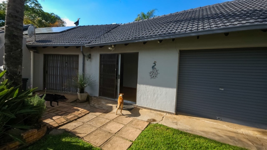 To Let 1 Bedroom Property for Rent in Meerhof North West